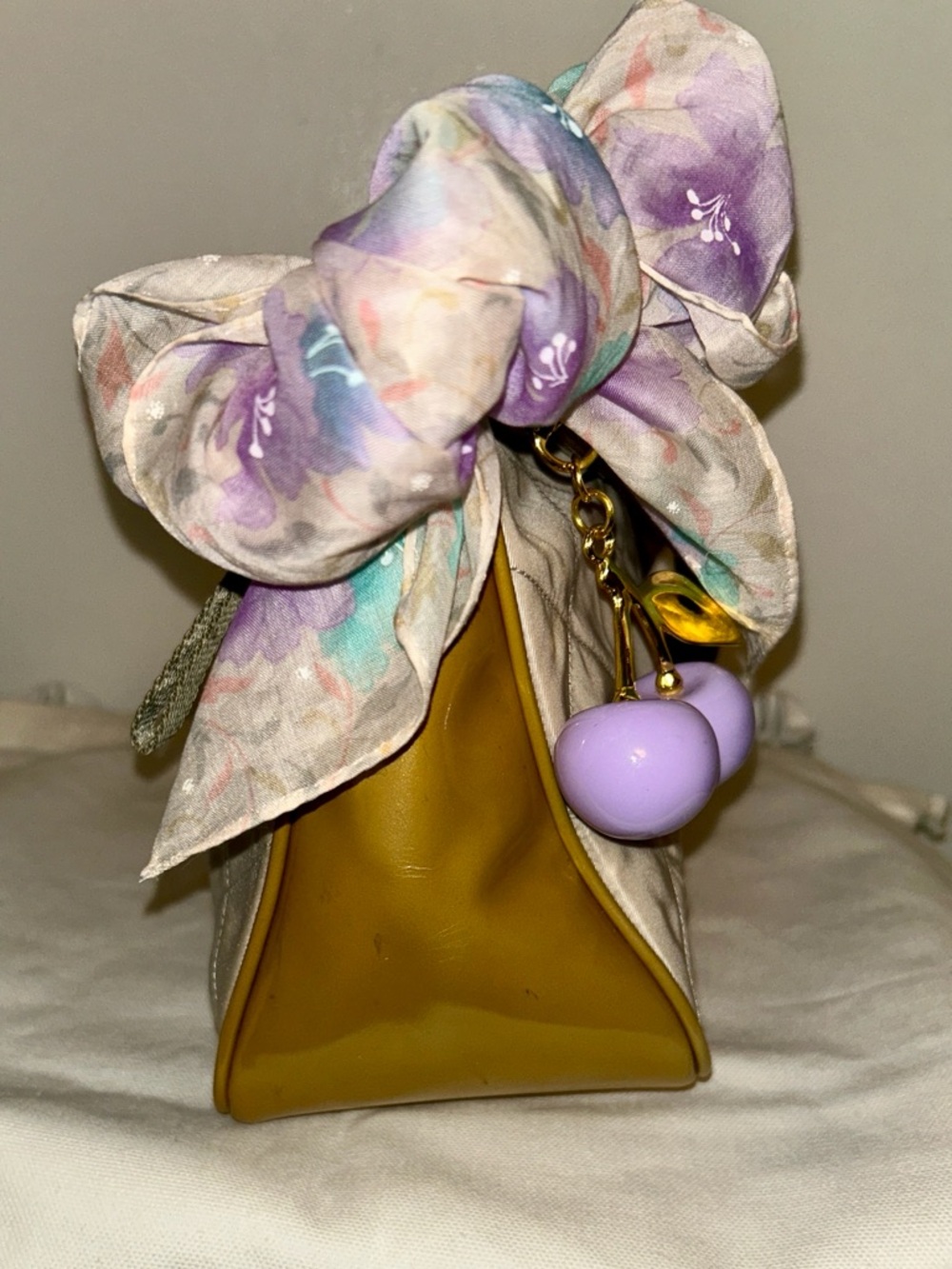 Authentic Vintage Prada Nylon tessuto Enamel Beige Shoulder Bag. Homemade Twilly - Picture 7 of 14